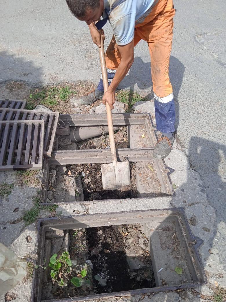 В Евпатории проводят ревизию ливнеприемников